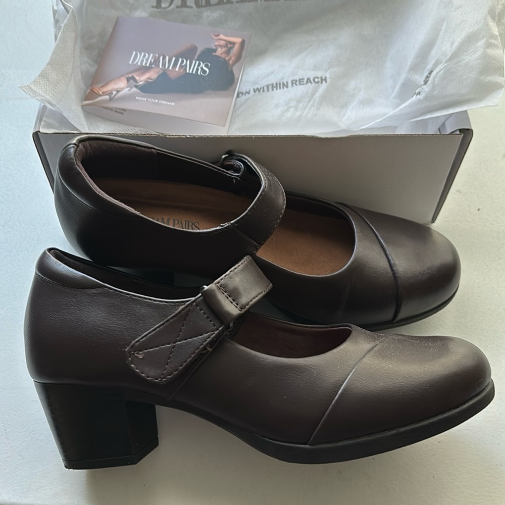 Dream Pairs women’s pump in brown, size 6.5 US